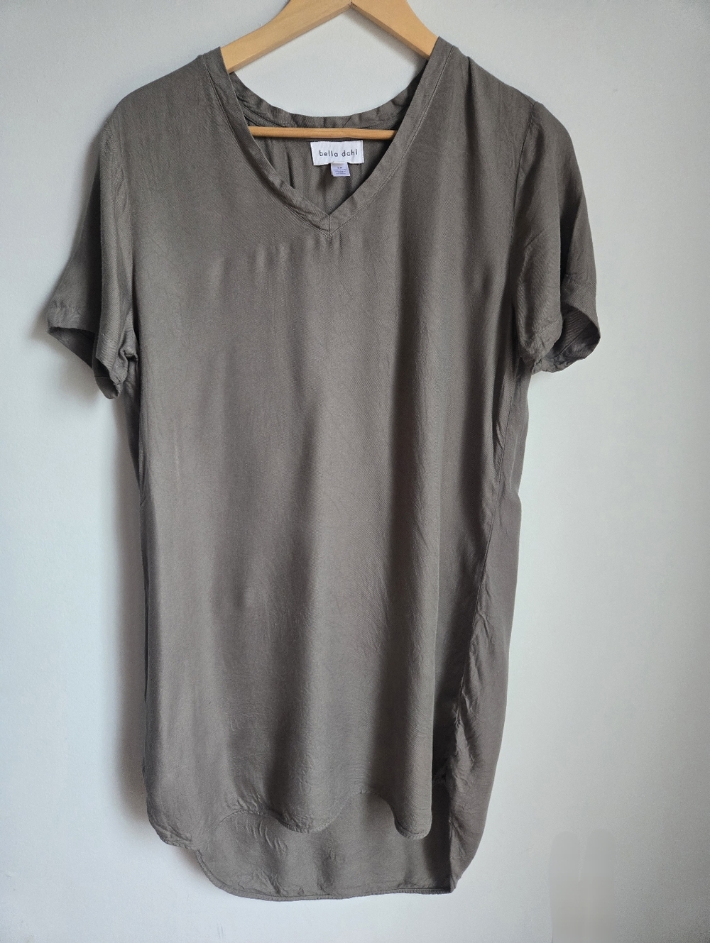 BELLA DAHL Khaki 💯 Rayon V-Neck Dress